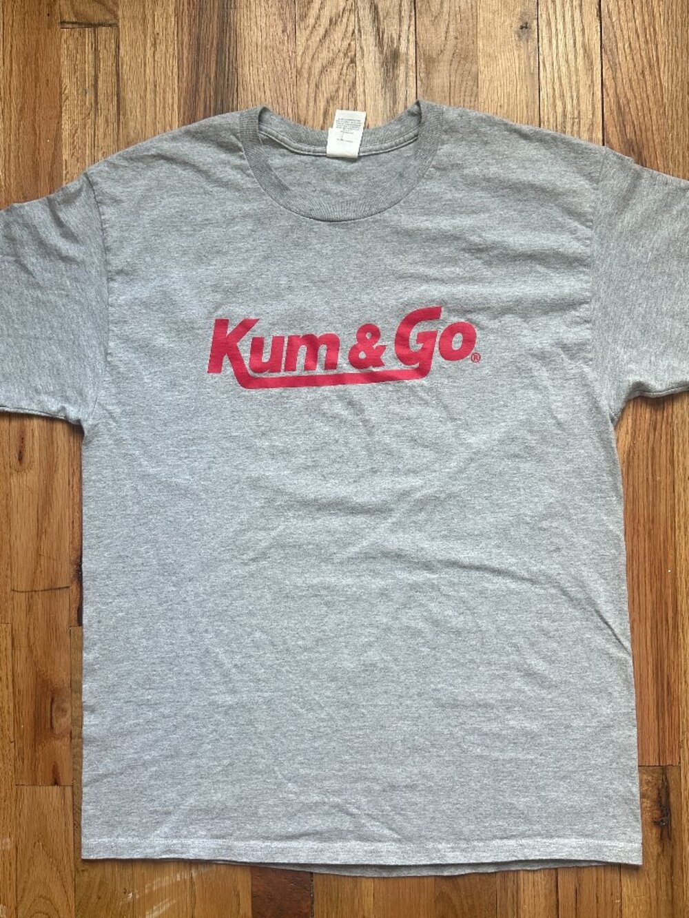 Kum & Go Adult Unisex SZ L Gray Tshirt w/ Red Letters